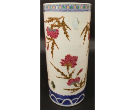 A GOOD QUALITY CHINESE FAMILLE ROSE PORCELAIN HAT VASE, circa 1900, with pierced quatrefoil apertures, painted in vivid ename