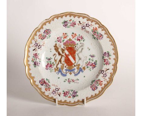 A Samson of Paris porcelain armorial plate, 19th century, in the Chinese taste, dia.23cm