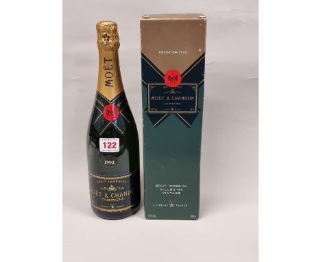 A 75cl bottle of Moet &amp; Chandon 1992 Vintage Champagne, in card box. 