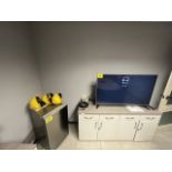 Lot of 4 pieces includes: 1 LG Screen 50", Model 50LB5830-UV, Series 501RLM63792; 1 General Electri