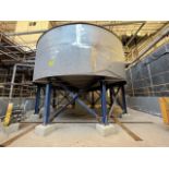 Stainless steel storage tank, measuring approximately 7 meters in diameter x 5.50 meters in height