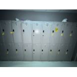 Lot of 8 storage lockers of 2 spaces each, measuring approximately 0.40 x 0.40 x 1.80 meters. / Lo