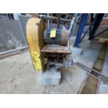 KREBS vane pump, Model RM050AA43U, equipped with 7.5 hp WEG motor, 208/230/260 volts. / Bomba de p