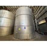 Stainless steel storage tank with a capacity of 192,163 liters, measuring approximately 6 meters in