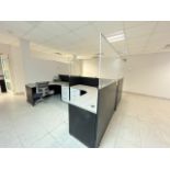 Island of 3.05 square meters includes: 4 workstations with semicircular wooden desks in melamine re