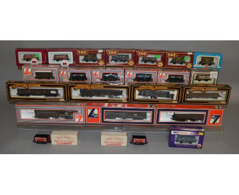 OO Gauge. 23 boxed Wagons of various types by Airfix, Lima, Mainline and Dapol, all appear G/VG boxed. (23)