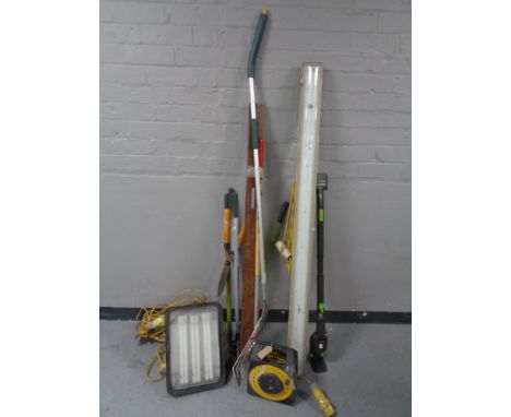 Two 110 volt site lights, 110 volt extension lead, small quantity of garden tools 