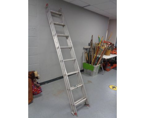 A twin section aluminium 8 rung extension ladder 