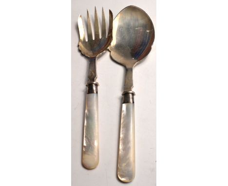 Set of Sheffield silver salad servers with Mother of Pearl handles. Dates to 1927L: 25cm approx 