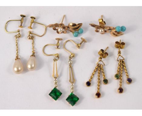 Four pairs of Edwardian/Victorian gold earrings to include pair of pearl drop, pair of square cut green stone screw back, mul