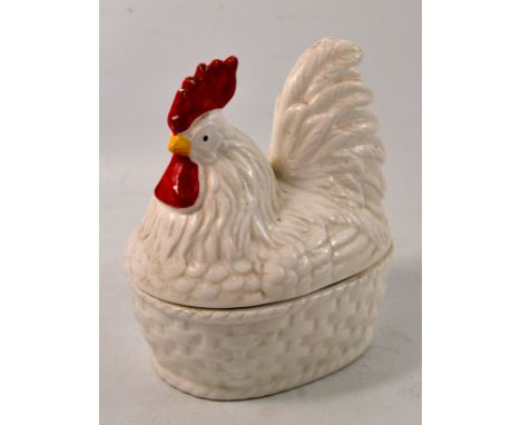 Vintage BONDWARE ceramic hen, egg storer, unusual! in good condition no chips or cracksL: 15cm approx  W: 10cm approx 