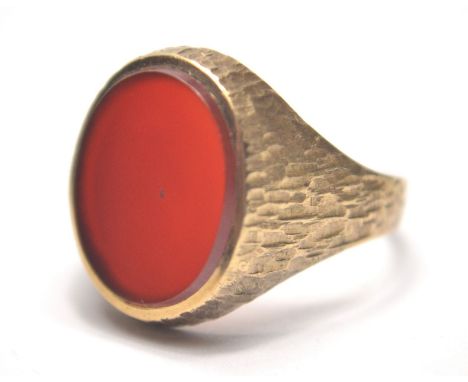 375 9ct gold gents signet ring with blood stone size RGross weight approx 4.2g 