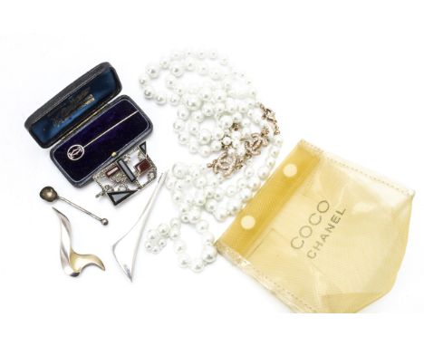 A quantity of silver and designer jewellery, including an art deco onyx, cornelian and marcasite style brooch, a Cartier whit