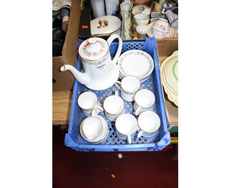 A Paragon Belinda pattern porcelain six-place tea service