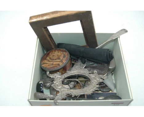 A collection of miscellaneous items, to include a continental white metal easel photograph frame, gilt metal monocle (a/f), s