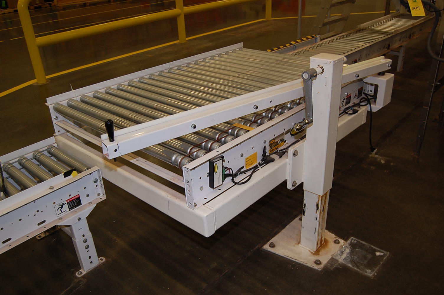 Hytrol Roller Conveyor/Packing Station, Manual Height Adjustment, 60 in