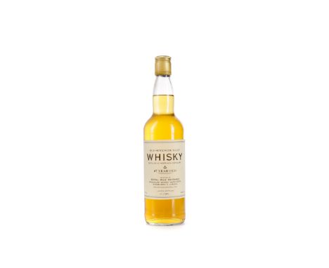 MORTLACH ROYAL MILE WHISKIES 27 YEARS OLD Single Malt Scotch Whisky Bottle no. 138. 70cl, 46% volume.
