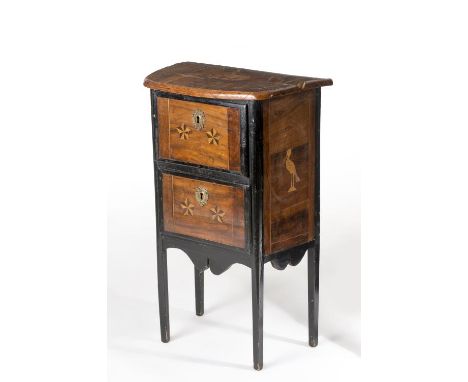 Petite commode rustique ancienne probablement italienne à deux tiroirs en placage d'acajou et bois peint à médailon d'étoiles