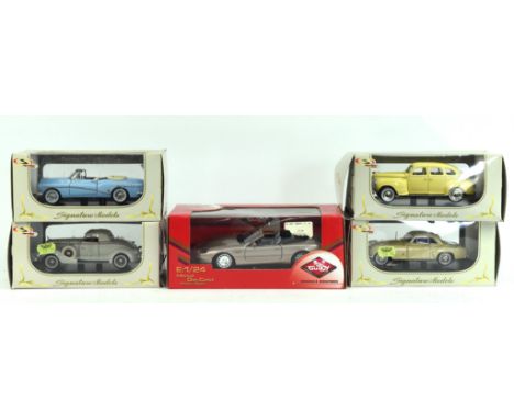 Sixteen 1:24 scale die-cast vehicles comprising : seven Signature models ; 1953 Nash, 1953 Buick Skylark, 1935 Auburn 851 194