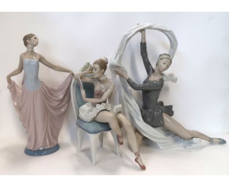 A large Nao figure of a dancer, a Lladro dancer and a ballerina Condition Report: All in good condition. 