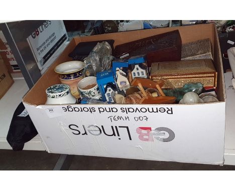 Assorted ceramics and collectables including little Dutch ceramic houses in their original boxes marked "KLM Royal Class", ca