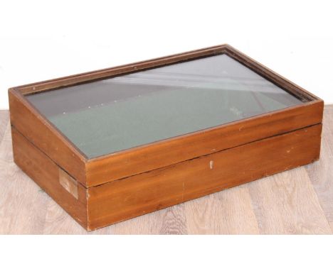 A vintage wooden table top glazed display case, ideal for antiques fairs, 64cm x 40cm x 20cm