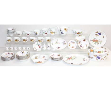 Large qty of Royal Worcester Evesham dinner/tableware to incl plates, gravy boat, small dishes, tureen, teapot, salt and pepp