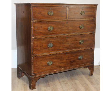 A Georgian mahogany 2 over 3 chest of drawers with bracket feet and brass fittings, approx 116cm wide x 56cm deep x 116cm tal