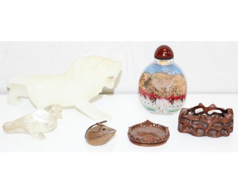Mix of small Chinese and Oriental ornaments to incl a jade-glass lion, glass pigeon believed to be rock-crystal, inside paint