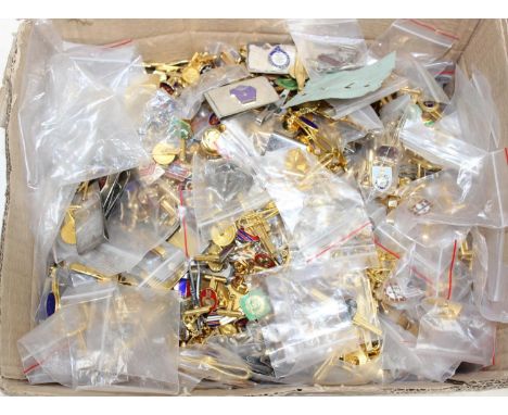 A large qty of assorted gold plated and other jewellery items to inc cufflinks, money clips, tie clips etc, mainly military r