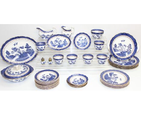 Qty of vintage Royal Doulton 'Real Old Willow' pattern tea/dinnerware items to incl dinner plates, tureen, cups and saucers, 