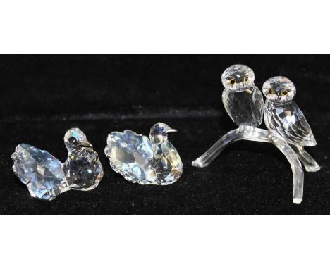 2 Swarovski crystal ornaments to incl a pair of turtledoves with silver-tone metal beaks, the male wearing a metal heart char