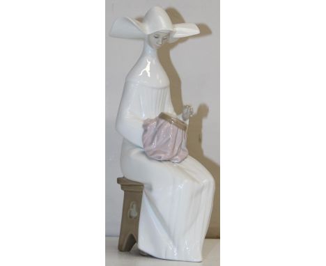 Lladro figurines - Time to Sew, model No. 5501, approx 19.5cm H