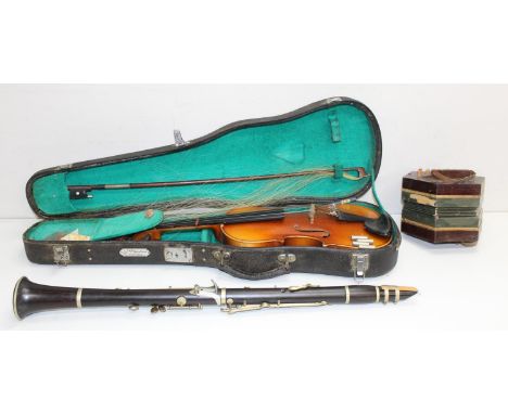 3 assorted vintage musical instruments to inc a violin in case, a clarinet and a vintage squeeze box [3]
