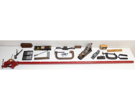 Mixed lot of vintage tools to incl No 4 Stanley plane, G-clamps and a sash clamp (152cm) etc