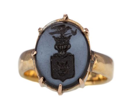 HARDSTONE SEAL RING,with engraved coat of arms, indistinctly marked, size L 1/2, 2.8g
