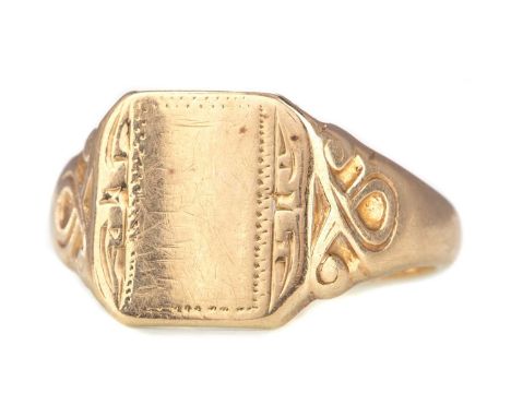 GENTLEMAN'S NINE CARAT GOLD SIGNET RING,5.2g