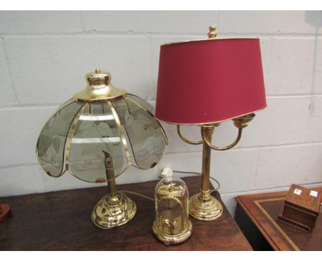 A modern brass and glass table lamp, a Kuma anniversary clock and twin light lamp (3) 