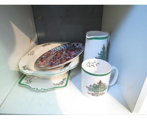 Four pieces of Spode Christmas Tree design and a Franklin Mint 'Santa Claws' Christmas plate 