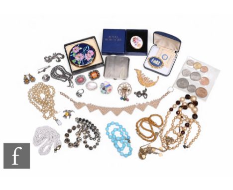 A hallmarked silver compact, weight 76g, with assorted costume jewellery etc.