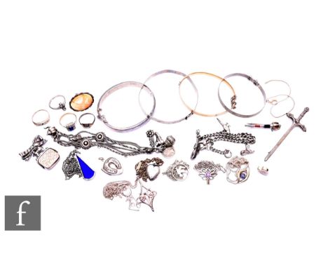 A collection of silver and silver gilt jewellery, to include four various bangles with engraved foliate and engine turned dec