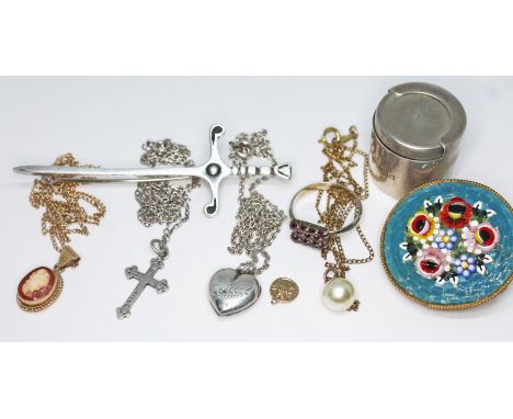 Assorted jewellery comprising a cameo pendant on chain marked '9ct', a kilt pin, micro mosaic, St Christopher medallion etc. 