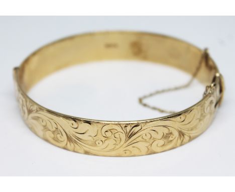 A hallmarked 9ct gold bright cut engraved bangle, diam. approx. 58mm, weight 40.72g.  Condition - good, slight tarnishing but