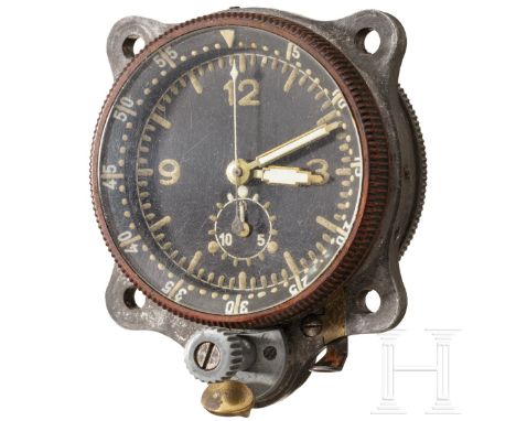 Borduhr "Bo-Uk 1" mit Chronographenfunktion  Mattgraues Gehäuse mit Bakelitlünette, schwarzes Zifferblatt mit nachtleuchtende