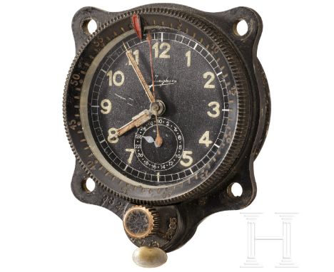 Borduhr "Bo-Uk 1" mit Chronographenfunktion von Junghans  Geschwärztes Gehäuse mit Lünette, schwarzes Zifferblatt mit nachtle