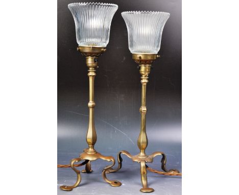 William Arthur Smith Benson, circa 1900 pullman lamp – table lamp. Arts & Crafts, circa 1900 lamp with holophane glass ribbed