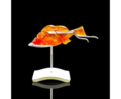 Figural is part of the exotic fish collection, colored in brilliant fire-opal with mouth and back fins made of rhodium. Comes