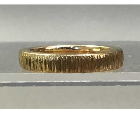 NINE CARAT GOLD RING marked 325 to insideRing is size Q, overall condition with only some scratches around the edges.