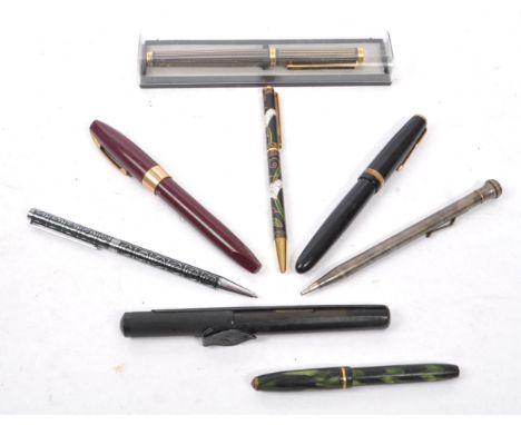 Sheaffers / Parker - A collection of eight vintage 20th Century fountain and biro pens to include 4x 14ct tips, comprising of