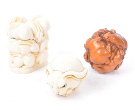 Roly Polys - Fergie - Two vintage 20th century English made ceramic rabbit figures / sculptures. Of round form with drop in l